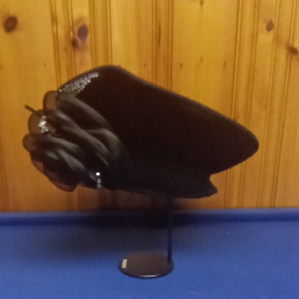 Chic Black Women's Hat with Floral Detail